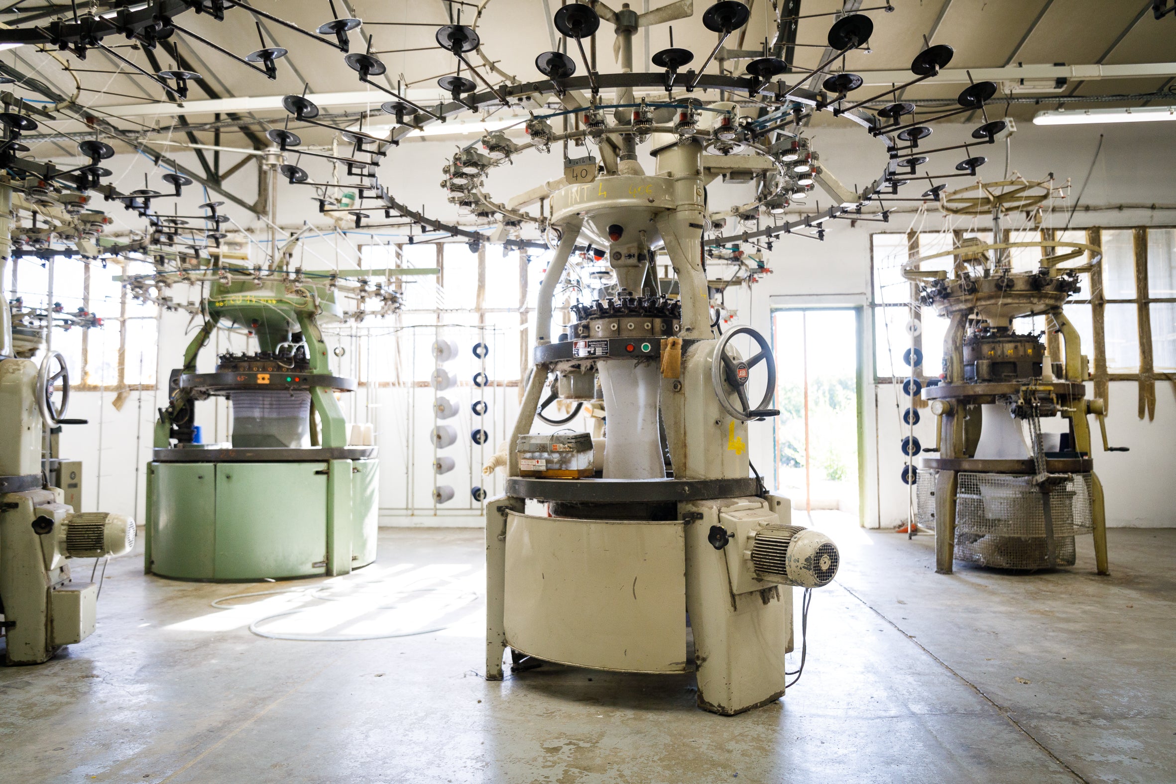 Métiers à tricoter dans usine française