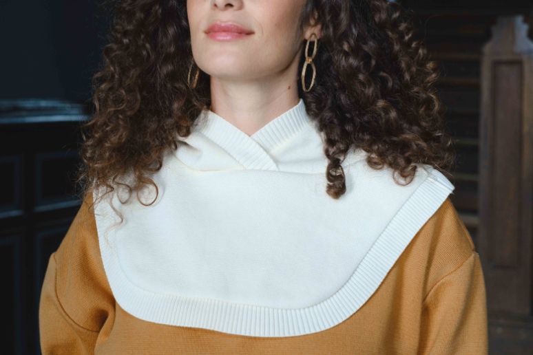 capuche-cagoule écru en maille de coton biologique