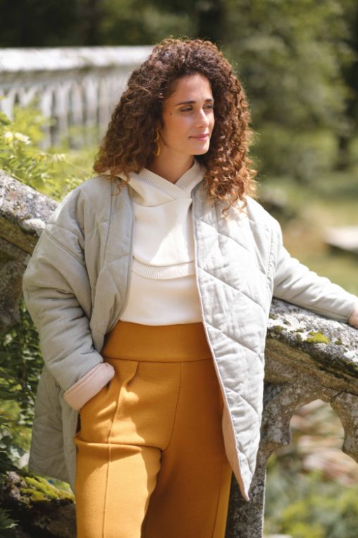veste kimono matelassée en coton biologique vert, pantalon d'intérieur en maille camel